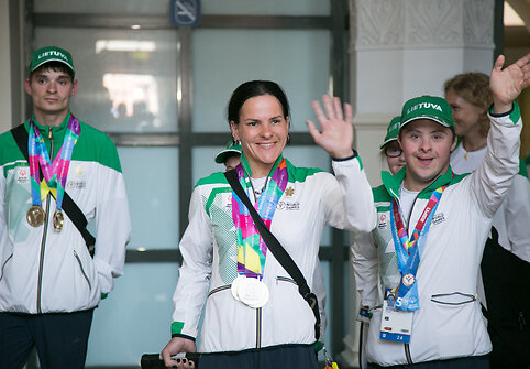 13 Lietuvos sportininkų i&scaron; specialiųjų olimpinių žaidynių Los Andžele parvežė net 17 medalių