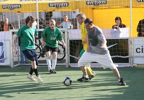 Futbolo turnyras privertė paprakaituoti žaidėjus ir žiūrovus