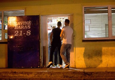 Rugsėjo 1-ąją į Vilniaus Panerių naktinį barą plūdo lankytojai nusipirkti alkoholio