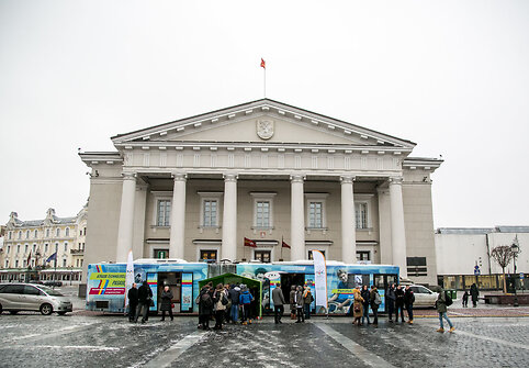 Po Lietuvą keliauja inovatyvi technologijų mokykla ant ratų