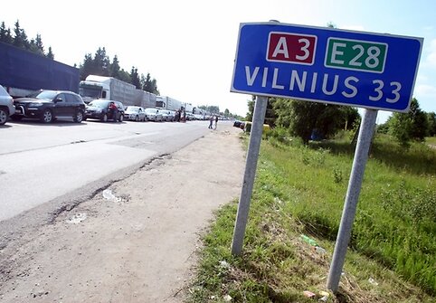 Medininkų pasienio poste kelių kilometrų eilės