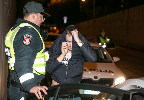 Naktinis policijos reidas