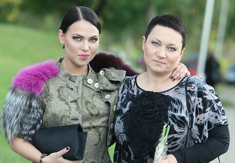 Atlikėja Jazzu su mama Aukse