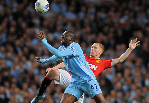 Yaya Toure ir Paulas Scholesas