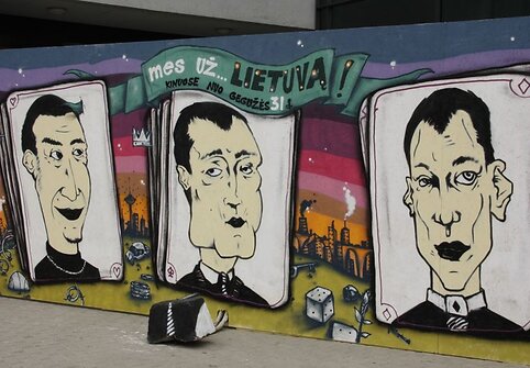 Graffiti buvo nupieštas ant specialiai sumontuotos sienos