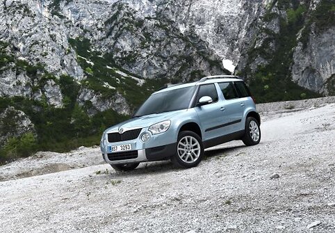 &bdquo;&Scaron;koda Yeti&ldquo; yra tarsi &scaron;veicari&scaron;kas peiliukas tarp automobilių