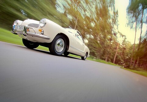 Elegantiškas „Volkswagen Karmann Ghia“ startuos klasikinių automobilių ralyje