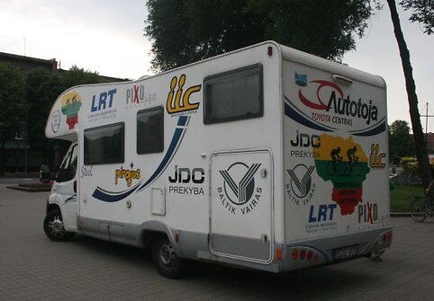 Kelionėje dviratininkus lydės kemperis, kuriame bus gabenami vaikinų daiktai, čia jie trumpai ir nusnaus.