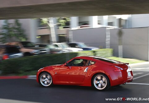 &bdquo;Nissan 370Z&ldquo; pastebėtas Los Andželo gatvėse