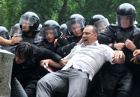 Ukrainos policija susirėmė su demonstrantais