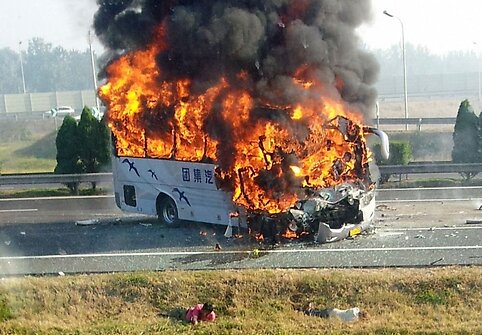 Dega autobusas.
