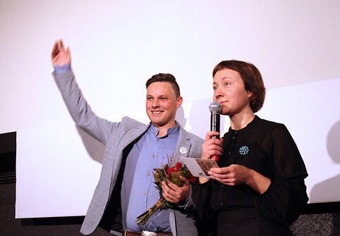 VDFF'12 uždarymas Rež. T. smulkis pristatė filmą Rojaus beie&scaron;kant.
