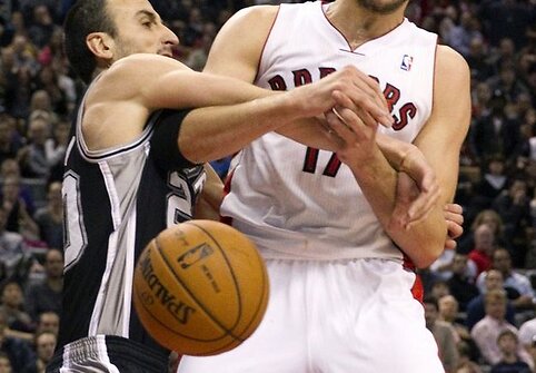 Manu Ginobili ir Jonas Valančiūnas