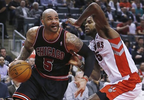 Carlosas Boozeris ir Amiras Johnsonas