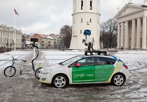 „Google Street View“ dviratis ir automobilis