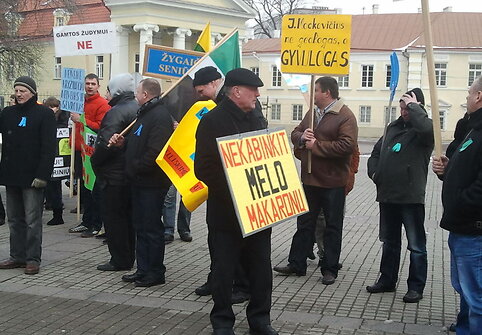 Protestuotojai prie prezidentūros