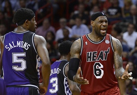 Johnas Salmonsas ir LeBronas Jamesas