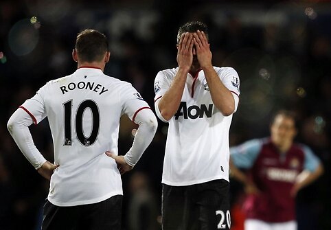 Wayne'as Rooney ir veidą užsidengęs Robinas van Persie