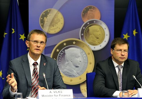 Latvijos finansų ministras Andris Vilks ir Latvijos ministras pirmininkas Valdis Dombrovski