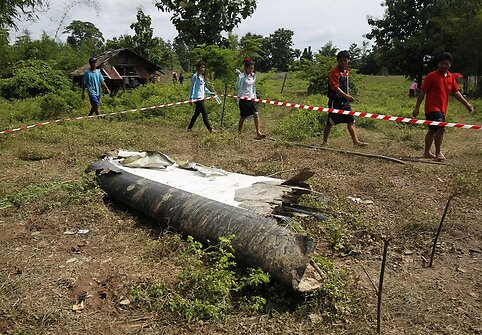 &bdquo;Lao Airlines&ldquo; lėktuvo nuolaužos &scaron;alia Mekongo upės