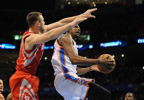 Donatas Motiejūnas ir Kevinas Durantas