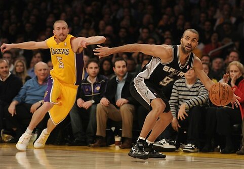 Steve Blake ir Tony Parkeris