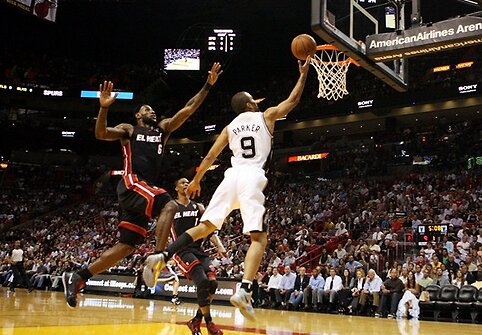 LeBronas James ir Tony Parkeris