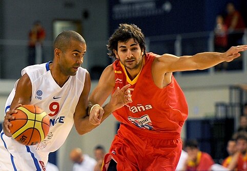 Tony Parkeris (kairėje) ir  Ricky Rubio