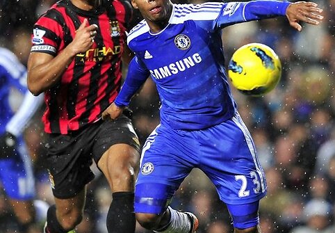 Vincentas Kompany (kairėje) ir Danielis Sturridge'as