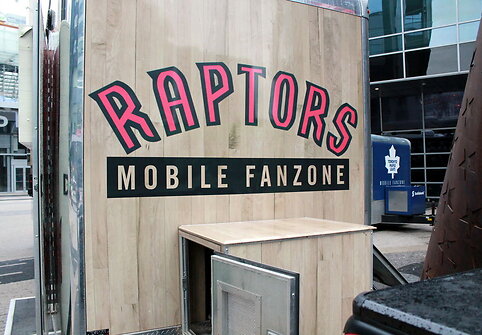 &bdquo;Raptors&ldquo; arenos prieigos &ndash; fanų zona