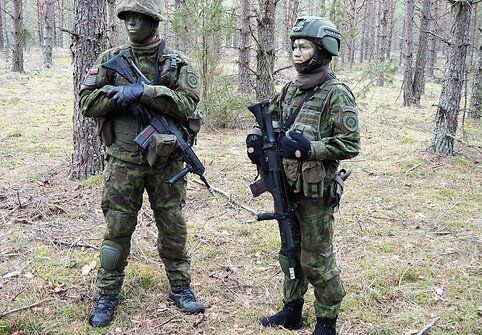 Ketvirtakursiai Gytis ir Julija netrukus baigs LKA ir įgys karininko kvalifikaciją