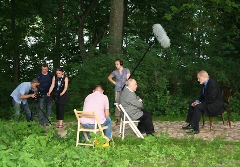 Filmo kūrybinė grupė kalbina Č.Milo&scaron;o sūnų A.Milo&scaron;ą