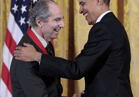 Philipas Rothas (kairėje) ir Barackas Obama (2011 m.)