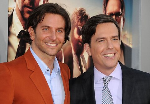 Bradley Cooperis ir Edas Helmsas
