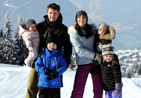 Danijos princas Frederikas su žmona princese Mary ir vaikais