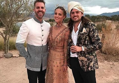 Jaunavedžiai Dianna Agron ir Winstonas Marshallas su bičiuliu Jordanu Brownu (kairėje)