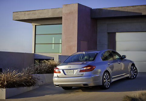 2012 metų &bdquo;Hyundai Genesis&ldquo;