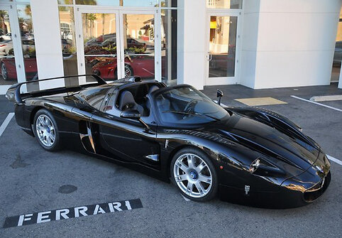 Vienintelis pasaulyje juodas „Maserati MC12“