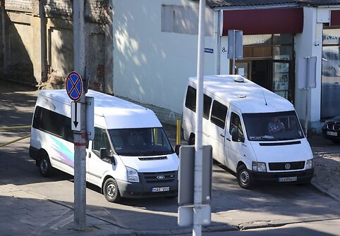 Galimai nelegalių vežėjų mikroautobusai