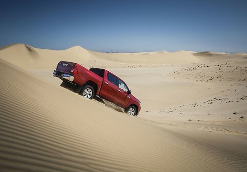 A&scaron;tuntos kartos &bdquo;Toyota Hilux&ldquo; bandymai Namibijoje