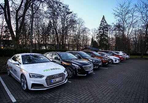 Lietuvos &bdquo;Metų automobilio 2017&ldquo; konkurso stovyklos Druskininkuose akimirka