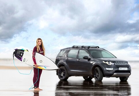 &bdquo;Jaguar Land Rover&ldquo; automobilių maketai tampa banglentėmis