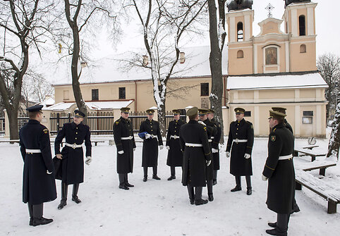 Tradicinės vėliavos pakėlimo ceremonijos akimirka