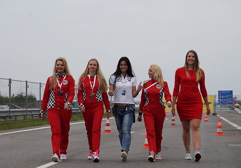 &bdquo;Racing Ladies&ldquo; merginos susirungė &bdquo;Dunlop&ldquo; slalomo trasoje