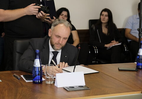 Pirmoji ponia Diana Nausėdienė dalyvauja konferencijoje „Lituanistika Sakartvele“
