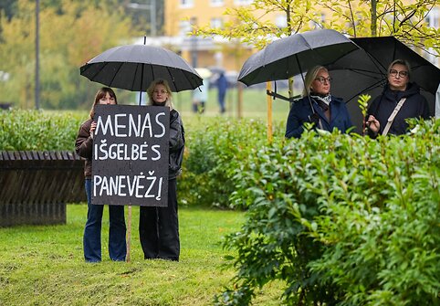 Panevėžys prisijungė prie visos Lietuvos kultūros streiko: protestas surengtas Senvagės saloje
