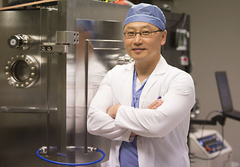  &bdquo;Mayo Clinic&ldquo; neurochirurgas Kendallas Lee