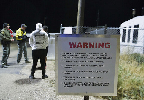 Žmonės renkasi prie „Area 51“