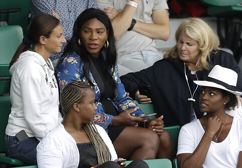 Besilaukianti Serena Williams stebi &bdquo;Roland Garros&ldquo; čempionatą 
