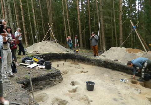 Archeologiniai radiniai Mineiki&scaron;kių piliakalnyje